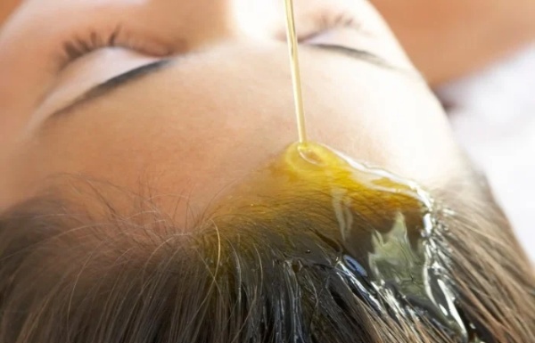 Sử dụng nhiều dầu oliu có thể gây bít tắc nang tóc và tiềm ẩn nhiều nguy hiểm cho mái tóc