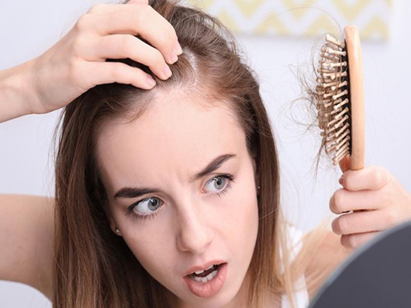 Ngứa đầu có thể dẫn đến tình trạng rụng tóc và hói đầu