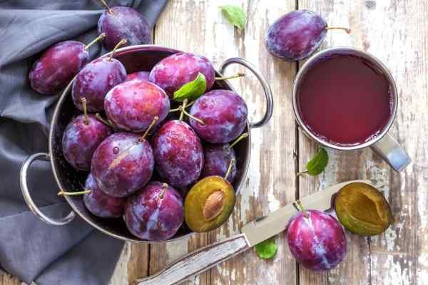 Giúp mọc tóc tự nhiên bằng trái mận