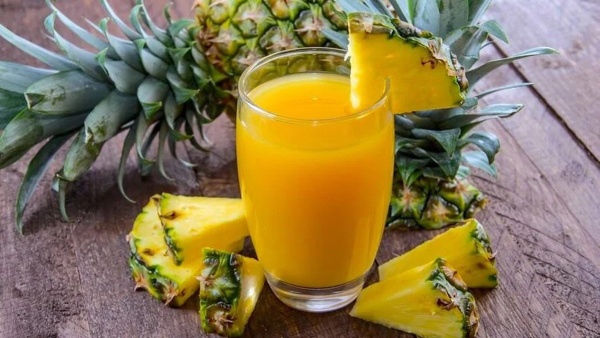 Dứa có nhiều chức năng quan trọng với sức khỏe con người, bao gồm bảo vệ da đầu và tóc