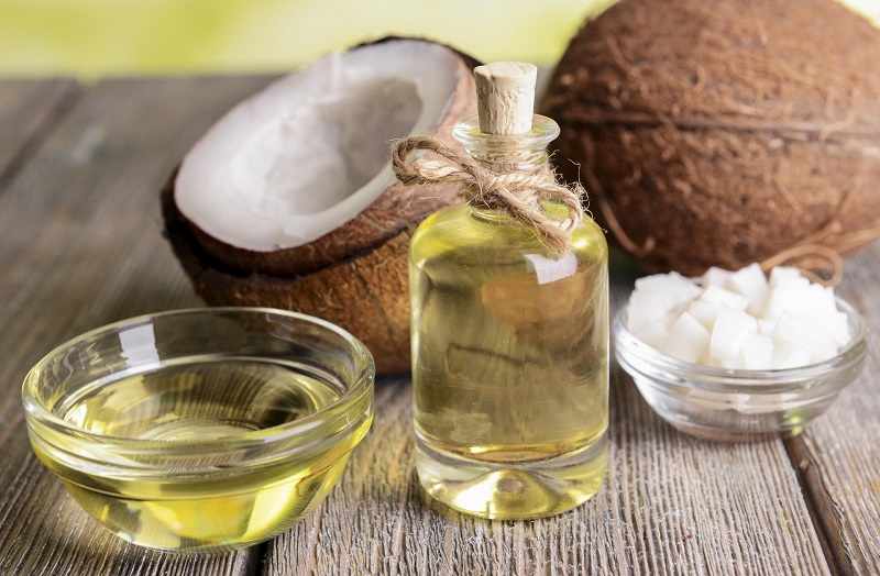 Dầu dừa điều trị hói đầu hai bên trán