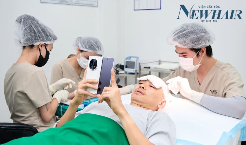 cấy tóc đau không