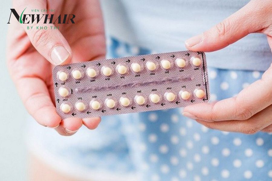 Thuốc tránh thai chứa Estrogen và Progesterone cũng hỗ trợ kích thích mọc tóc