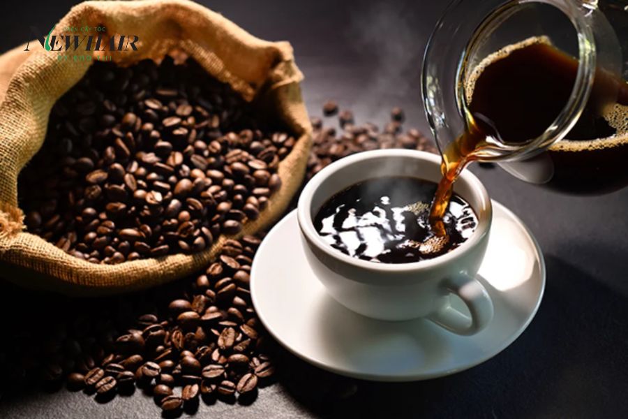 Ăn gì để tóc hết bạc: Caffeine là một chất chống oxy hóa có lợi cho tóc, giúp tóc đen bóng mượt tự nhiên