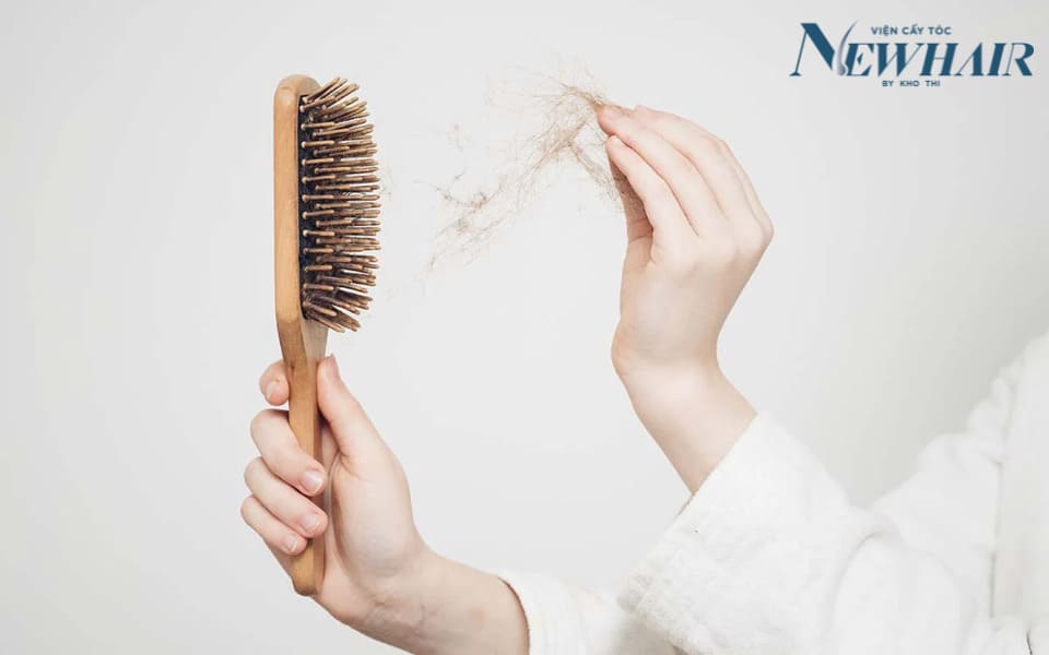 nguyên nhân rụng tóc ở nữ
