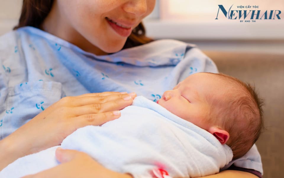 nguyên nhân tóc rụng nhiều ở nữ