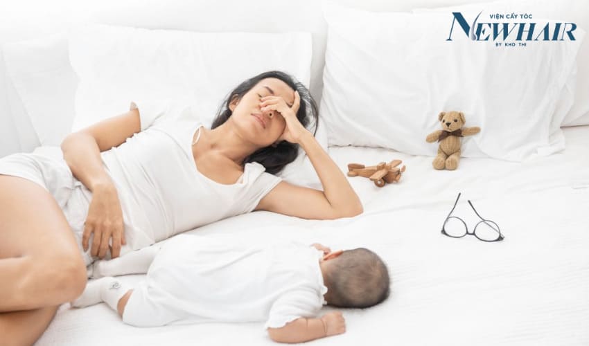 rụng tóc nhiều sau sinh