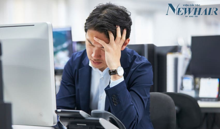 nguyên nhân gây ra rụng tóc từng mảng