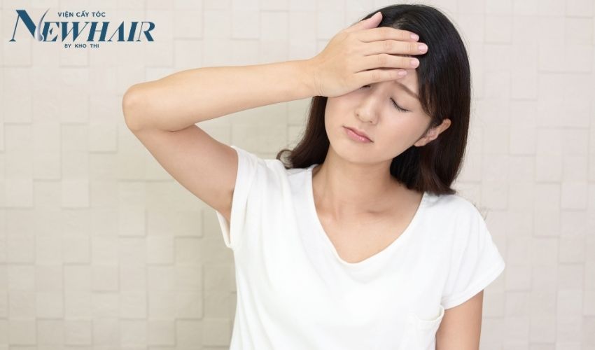 rụng nhiều tóc là bệnh gì